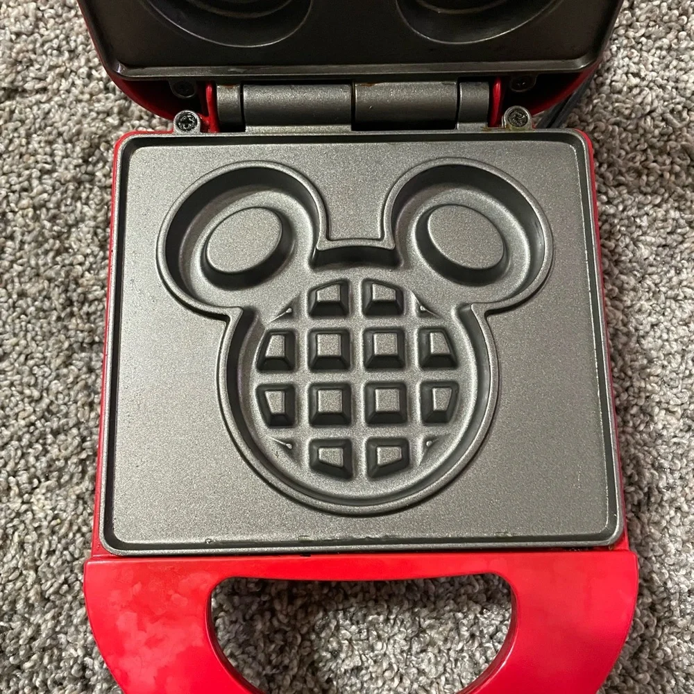 Disney Mickey Mouse Mini‎ waffle maker Red/Black like new clean condition